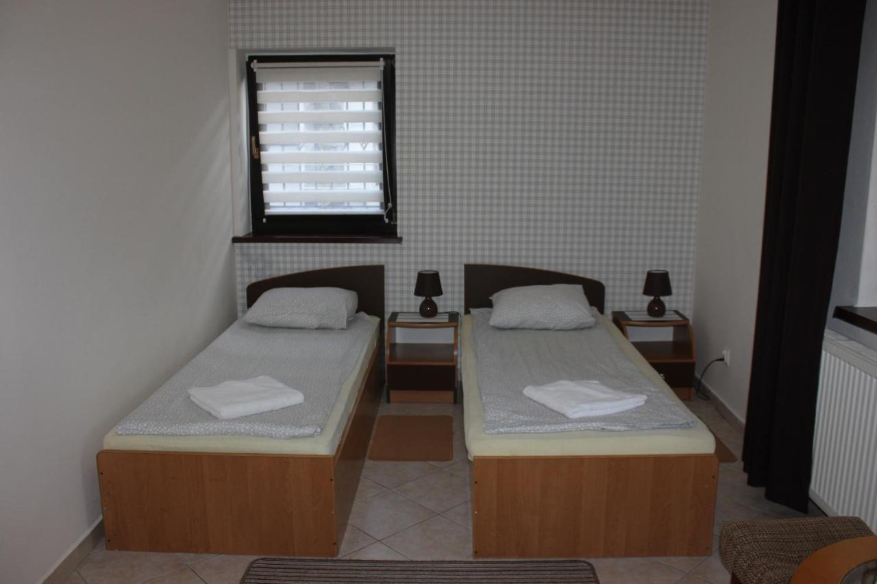 Hotel Park Lesny 'U Kaczyny' Rogow Exterior foto