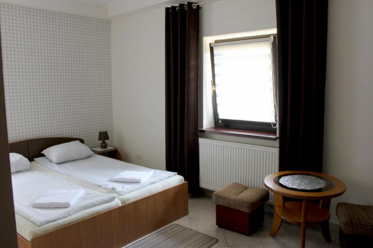 Hotel Park Lesny 'U Kaczyny' Rogow Exterior foto